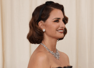 Penélope Cruz tiene el vestido transparente más elegante para llevar a los 50 años