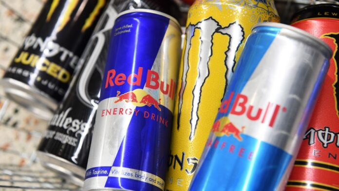 Ricardo Monreal propone prohibir la venta de bebidas energizantes a menores de edad