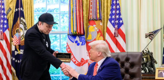 Trump amenaza con deportar a Elon Musk Trump amenaza con deportar a Elon Musk