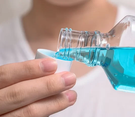 ¿Cuál es el enjuague bucal más efectivo contra el mal aliento según la IA? el mejor enjuague bucal revista flow
