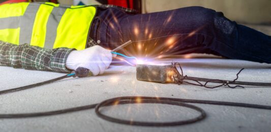 Primeros auxilios ante una electrocución: qué hacer para salvar una vida primeros auxilios electrocutado
