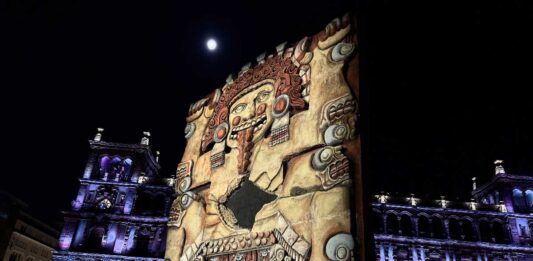 “Memoria Luminosa: videomapping gratuito revive 700 años de Tenochtitlan en el Zócalo”