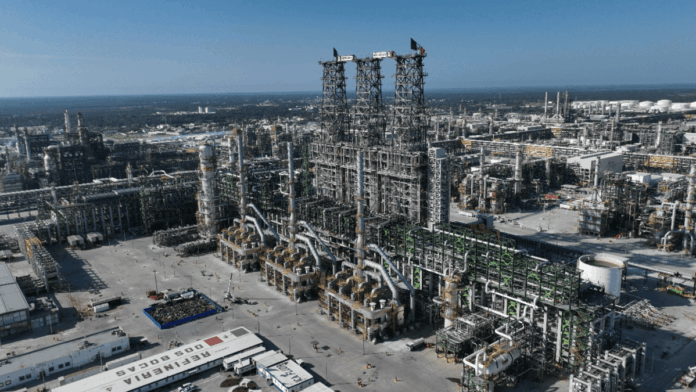 Refinería de Dos Bocas de Pemex fuera de servicio