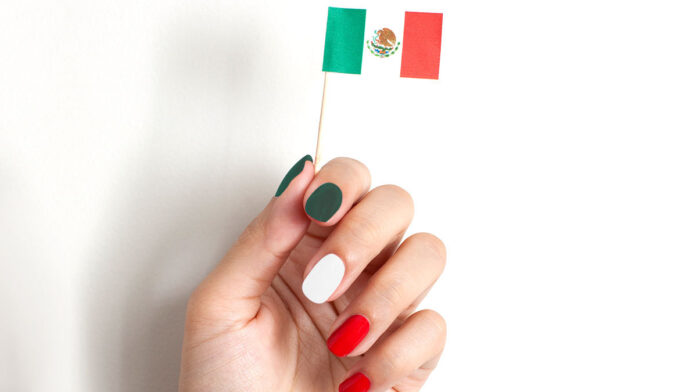 Uñas decoradas para el 15 de septiembre