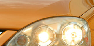 Cómo pulir los faros de tu auto con bicarbonato y qué métodos evitar