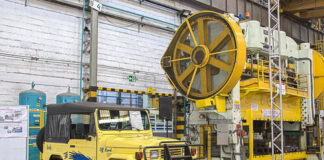 Toyota y su prensa Komatsu de casi un siglo: la máquina que desafía la obsolescencia