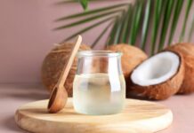 Aceite de coco en la cara: beneficios, riesgos y qué dicen los dermatólogos