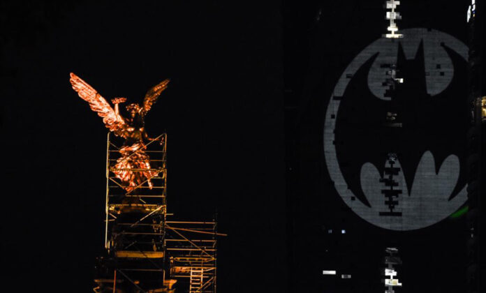 La CDMX verá la batiseñal de Batman en el cielo