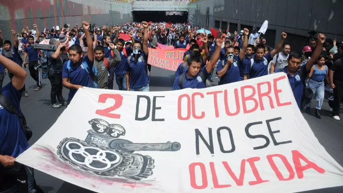 Marcha estudiantil por el 2 de octubre en CDMX