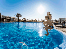Viajar con niños en México: nuevos requisitos en hoteles para proteger a menores