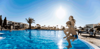 Viajar con niños en México: nuevos requisitos en hoteles para proteger a menores