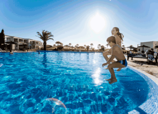 Viajar con niños en México: nuevos requisitos en hoteles para proteger a menores