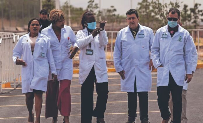 Sheinbaum subraya que México continuará su convenio para recibir a más médicos cubanos