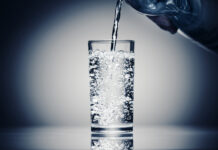 Agua con gas antes de comer: solución efectiva contra los gases y la hinchazón agua gasificada antes de comer