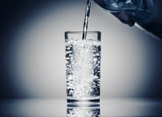 Agua con gas antes de comer: solución efectiva contra los gases y la hinchazón agua gasificada antes de comer