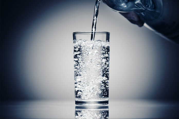 agua gasificada antes de comer