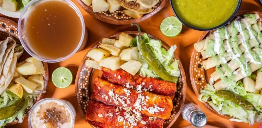 Fiestas Patrias 2025: Mexicanos gastarán hasta 71% del salario en comida y bebidas comida en fiestas patrias