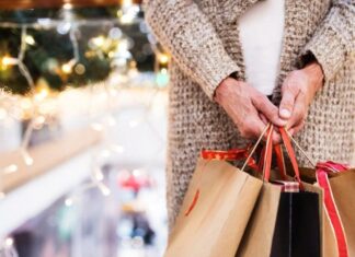 Gasto navideño en EU caerá 5 % en 2025, según PwC compras de navidad en eu 2025