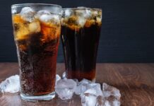 Una bebida azucarada al día se asocia con 2.45 veces más riesgo de cáncer gástrico, según estudio consumo de refrescos en mexico