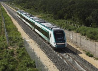 Tren Maya enfrenta retrasos y cancelaciones en Izamal tras descarrilamiento. Un mes después, persisten los problemas