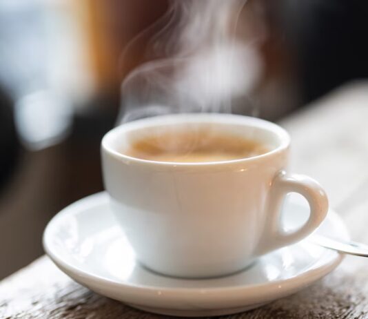 Conoce los beneficios de tomarte un café por la tarde: energía, bienestar y un respiro para la mente