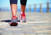 Caminar más tiempo, vivir mejor: la ciencia revela cuánto debes andar para proteger tu corazón