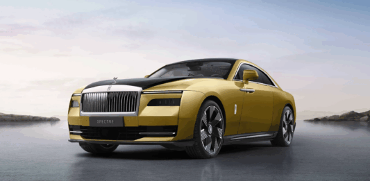 Rolls-Royce amplía su fábrica, pero fabricará menos autos: la estrategia del lujo sin prisa
