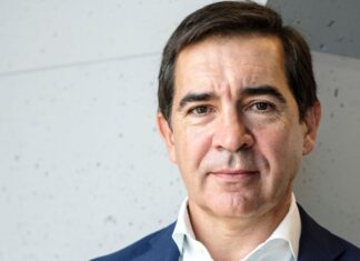 Presidente de BBVA rechaza renunciar tras fracaso de OPA al Sabadell Carlos Torres Vila