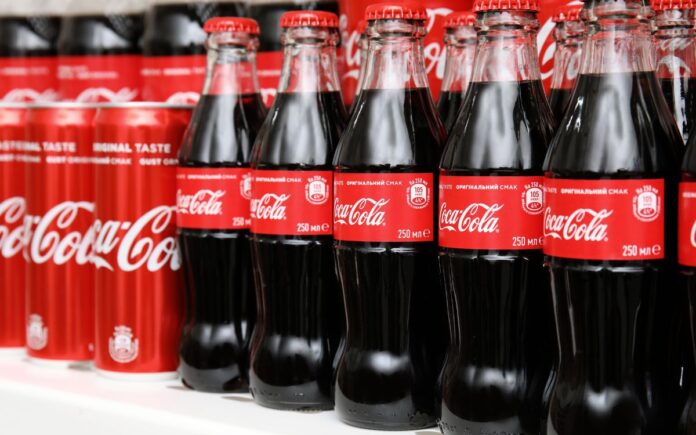 Coca-Cola se compromete a reducir 30% las calorías de sus bebidas