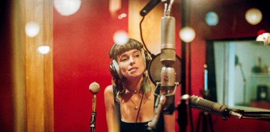 Flore Benguigui regresa al jazz con “The Sensible Notes” y una joya perdida de Margo Guryan Flore Benguigui & The Sensible Notes