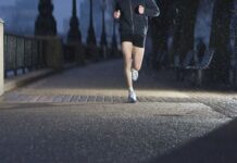 ¿Es malo entrenar de noche? Esto dicen los expertos sobre cómo afecta el sueño y el rendimiento