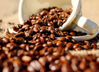 Bonanza del café en Latinoamérica: un aroma de riqueza que no llega a todos