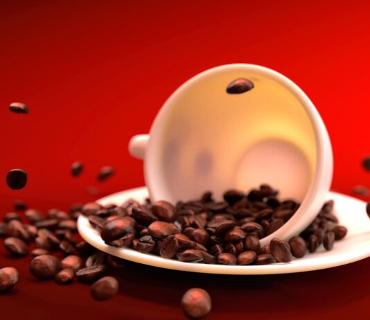 Tomar café después de comer podría aumentar el riesgo de problemas cardíacos, advierte un especialista
