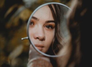 Cuatro hábitos que aceleran el envejecimiento y cómo revertirlos, según especialistas