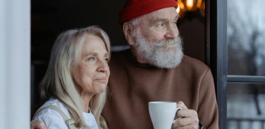 El nuevo beneficio del café: ayuda a reducir la fragilidad en mayores de 55 años, según la ciencia