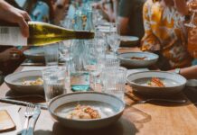 Cenar temprano podría ayudarte a vivir más años, según la ciencia