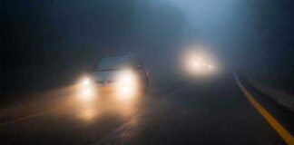 Conducir con niebla: los errores más comunes y cómo evitarlos, según los expertos