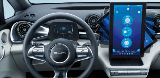 BYD elimina su icónica pantalla giratoria: ¿qué cambia en sus autos?