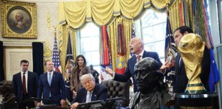 En plan con FIFA para permitir la entrada a EU En plan con FIFA para permitir la entrada a EU