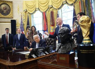 En plan con FIFA para permitir la entrada a EU En plan con FIFA para permitir la entrada a EU