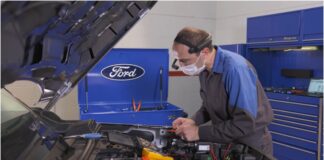 Ford busca mecánicos “desesperadamente”: ofrece hasta 180 mil pesos mensuales por falta de talento especializado