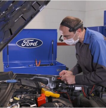 Ford busca mecánicos “desesperadamente”: ofrece hasta 180 mil pesos mensuales por falta de talento especializado