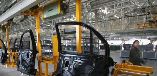 China quiere fabricar autos en México: por qué no es tan buena noticia y cuál es la “trampa” que preocupa a otros países