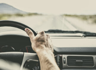 Cinco consejos prácticos para hacer los viajes largos más seguros y entretenidos, según los expertos