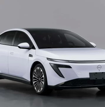 Un vistazo al nuevo sedán eléctrico de Nissan que ya circula en México