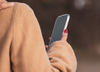 Tres técnicas silenciosas con las que podrían espiar tu teléfono (y cómo protegerlo hoy mismo)