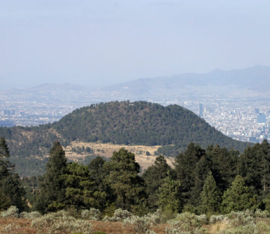 Xitle, el volcán oculto de la CDMX: túneles de lava, cráteres y aventuras para exploradores urbanos