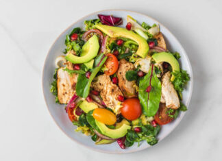 El almuerzo ideal: qué comer y a qué hora según los expertos