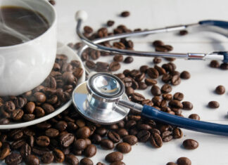 ¿Cuántas tazas de café al día protegen tu hígado? Lo que dice el estudio sobre cirrosis, fibrosis y hígado graso