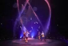 Cirque du Soleil estrena LUDŌ, su espectáculo acuático inmersivo en México 2025_Cirque du Soleil_LUDÕ_Group Juggling_Credit_Marc Montplaisir_1